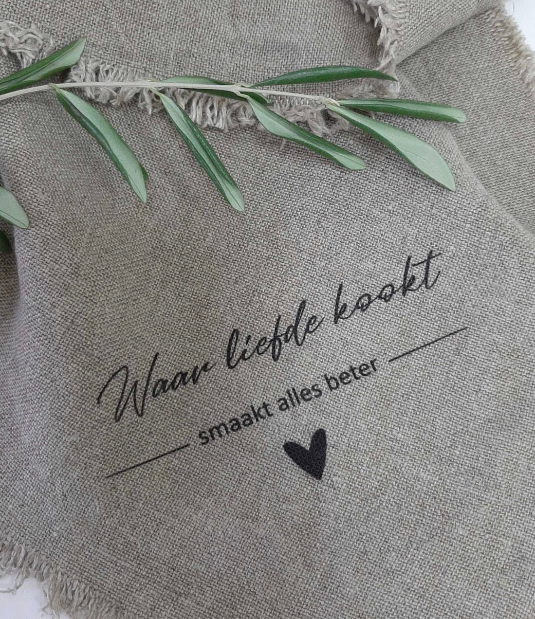 Shabby doek met zeiloog waar liefde kookt 50x50 cm
