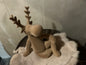 Rendier zittend in veloers beige 25x30cm