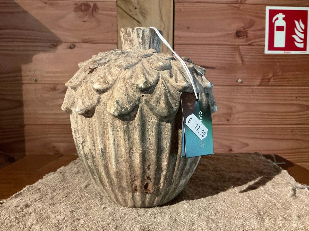 Vaasje in vorm van dennenappel 18x15cm