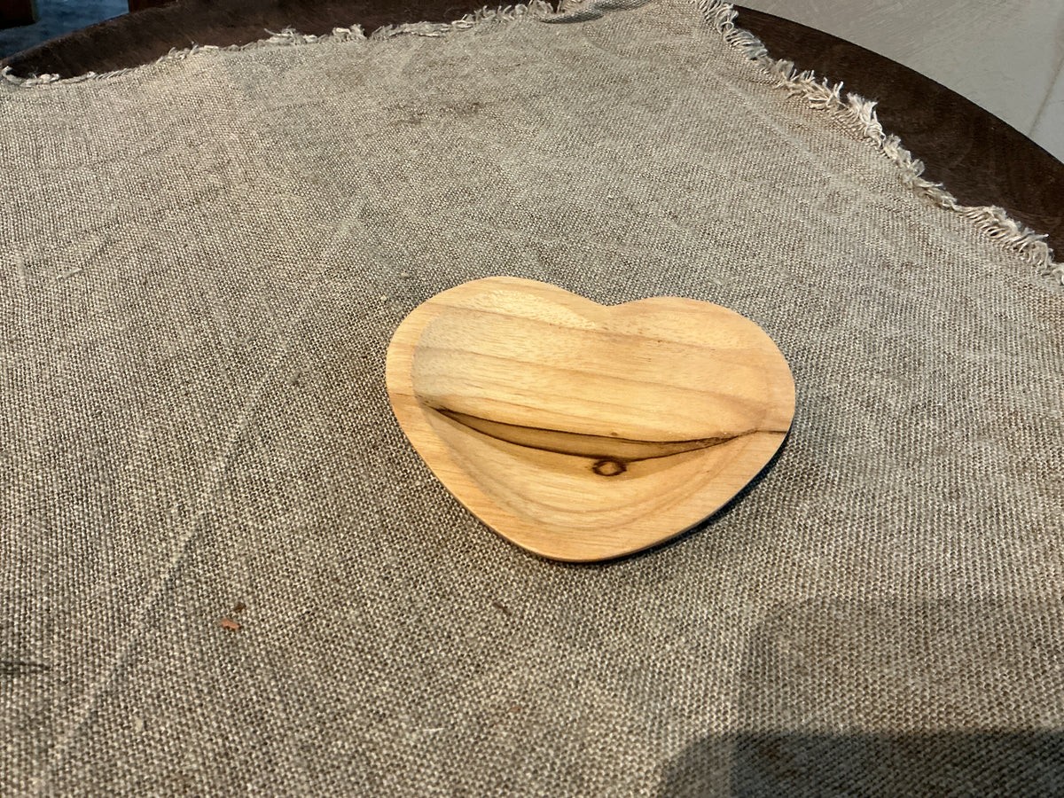 Houten schaaltje in hartjesvorm voor amberblokjes