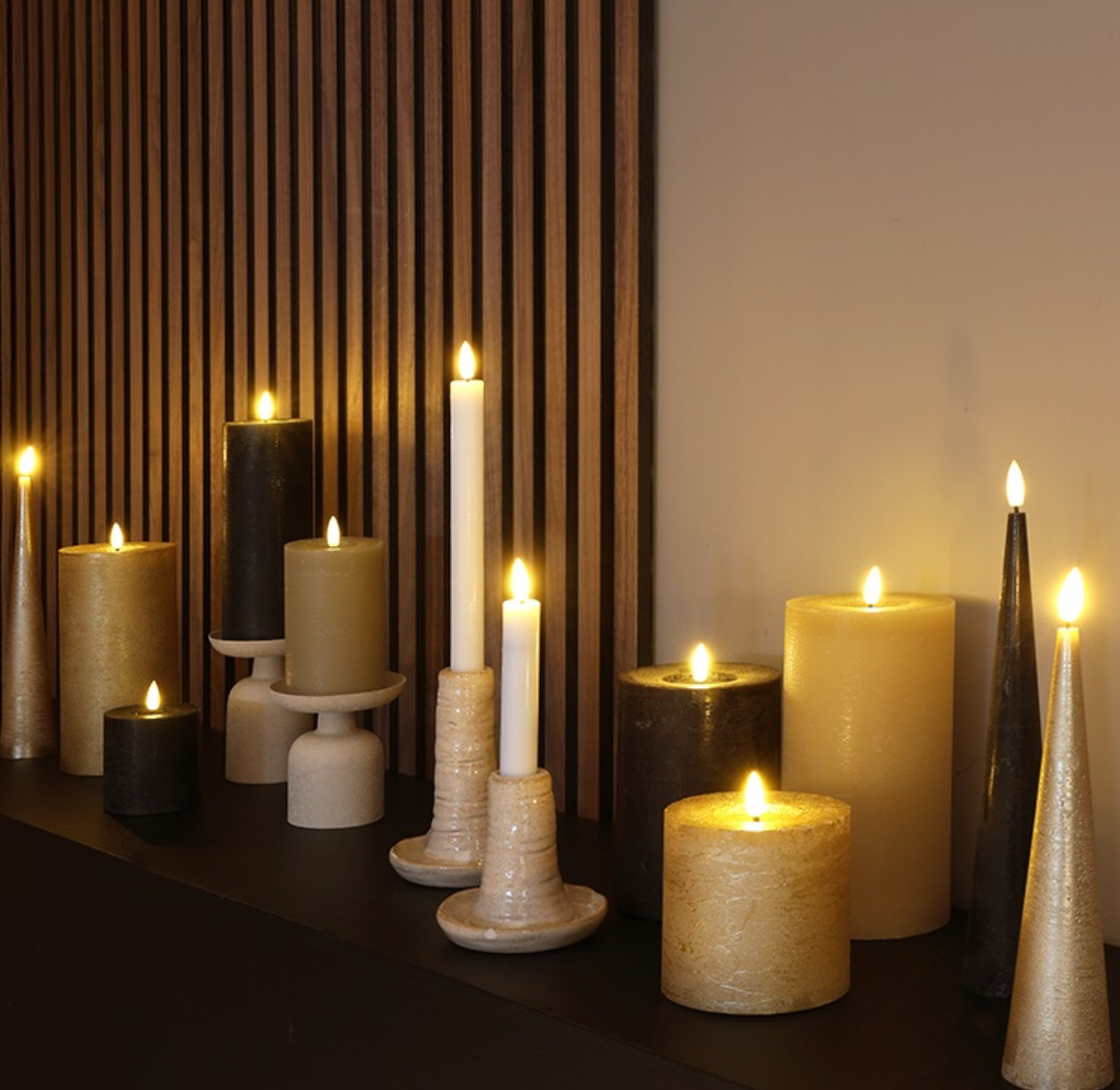 Zwarte led stompkaars 15 cm hoog