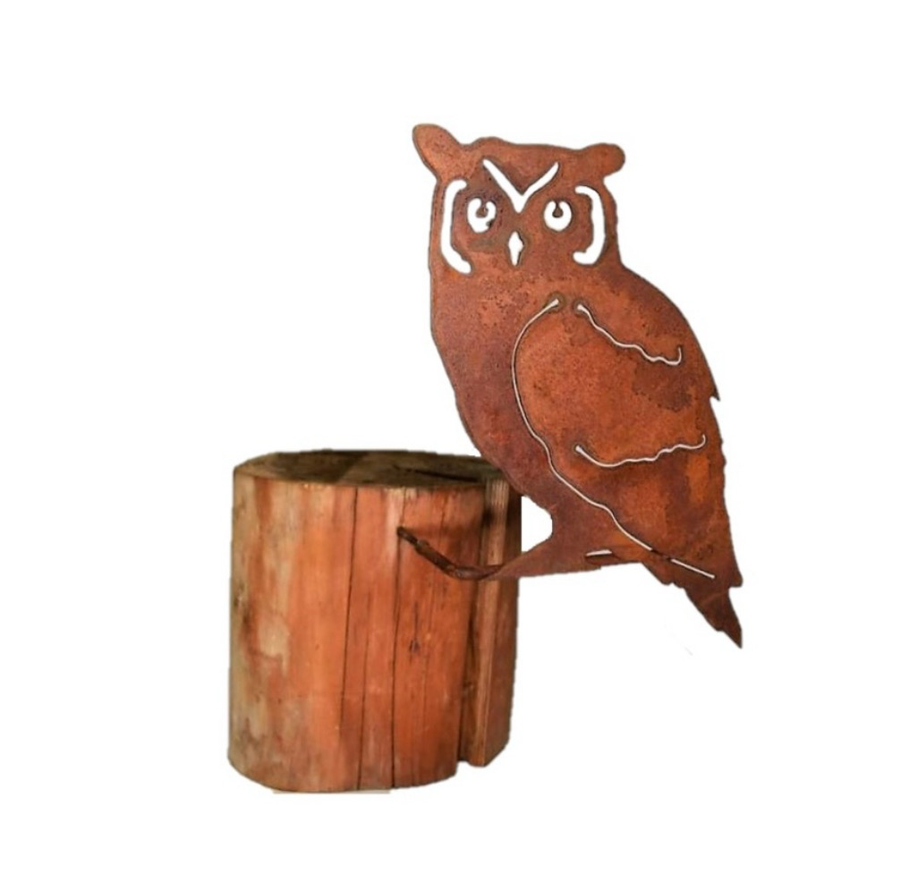 Roeste uil om in boom te  draaien 26x18cm