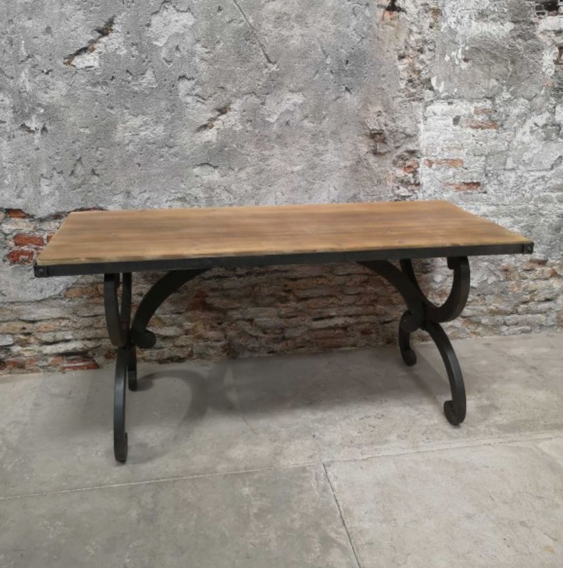 Bijzettafel met ijzeren onderstel 123x54x59cm