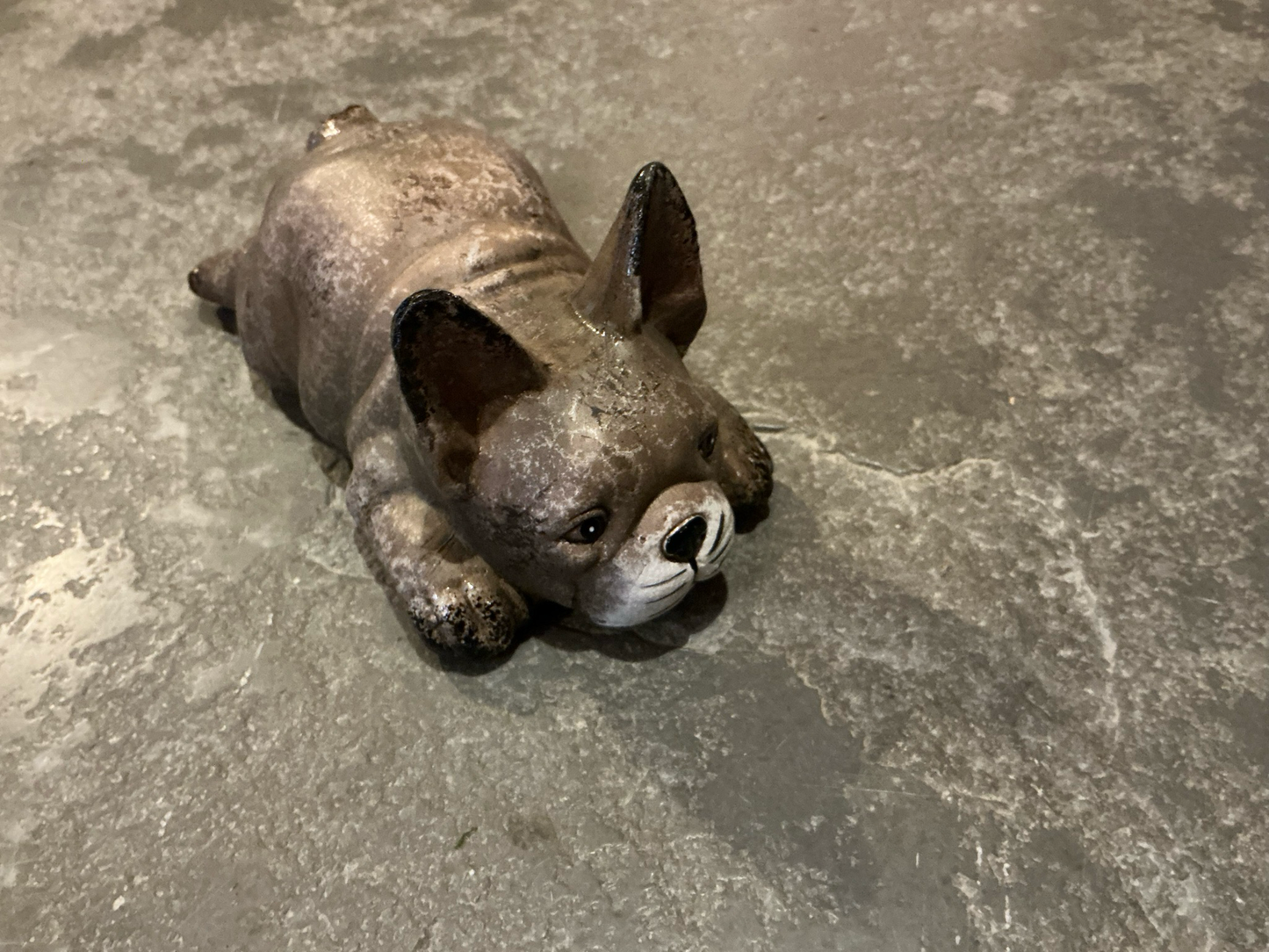 Liggende hond 8x15cm