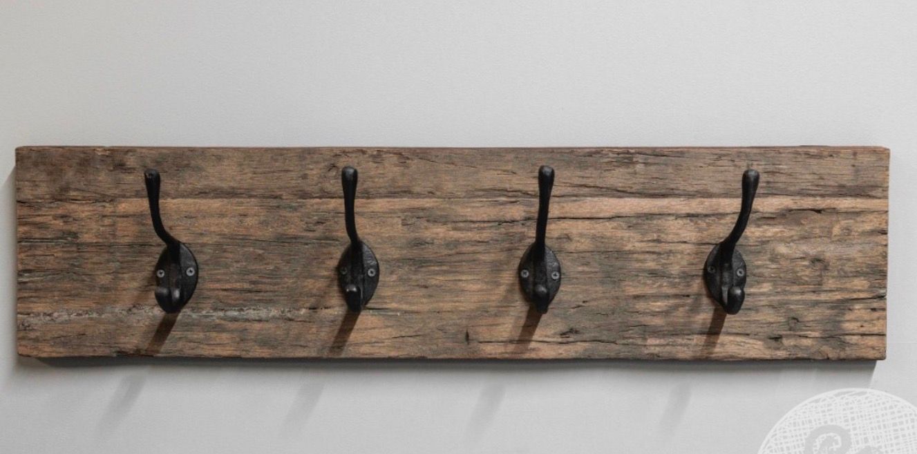 Kapstok met 4 haken  Afmeting ca. (HxBxD) 20x80x3 cm