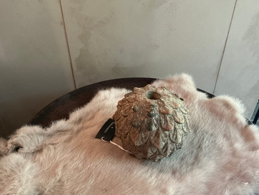 Kandelaar/ dennenappel grijs S