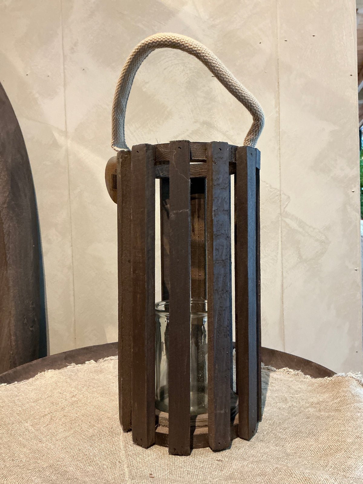 Houten kandelaar met theelicht