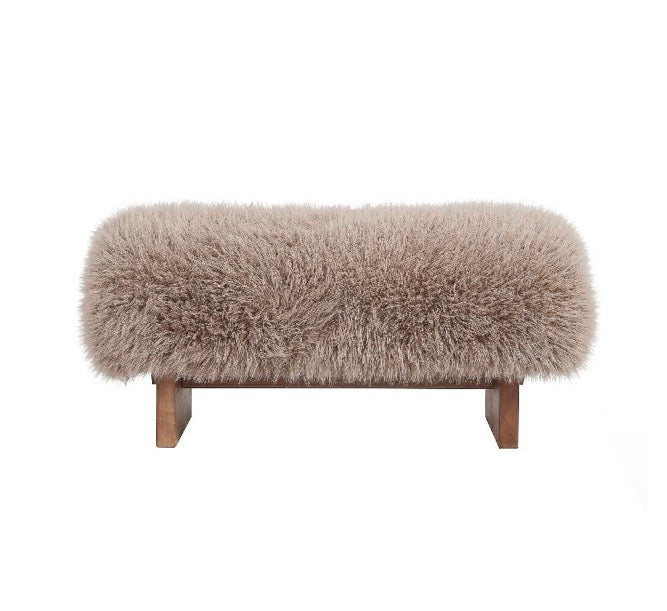 Bank met fluffy haar beige