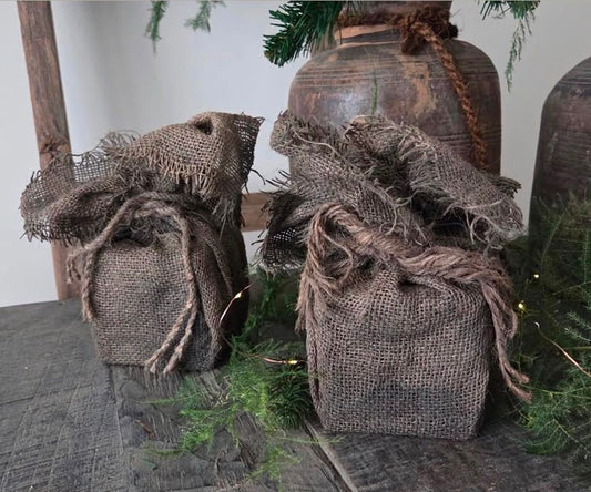 Cadeaupakje in jute 18x18cm
