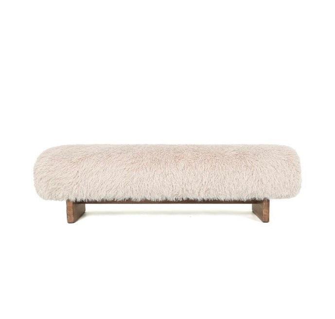 Bank wit met fluffy haar