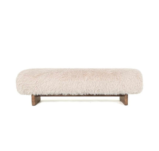 Bank wit met fluffy haar