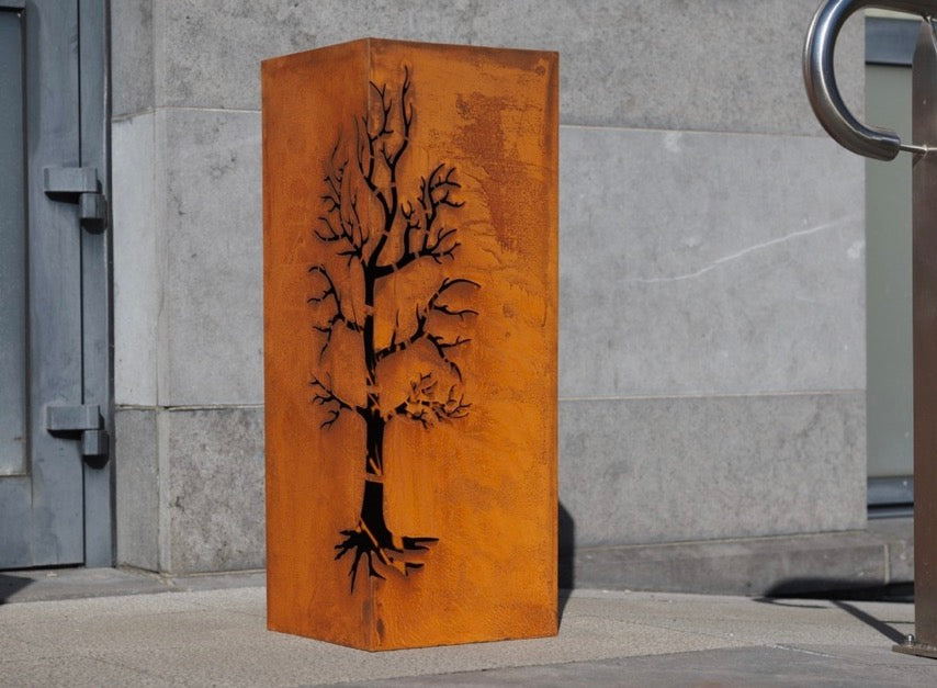 Zuil met Boom 

Afmetingen: 30 x 30 x 80 cm